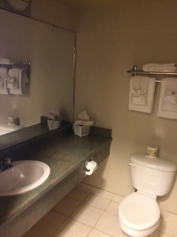 Foxwood Inn And Suites Fox Creek Quarto foto