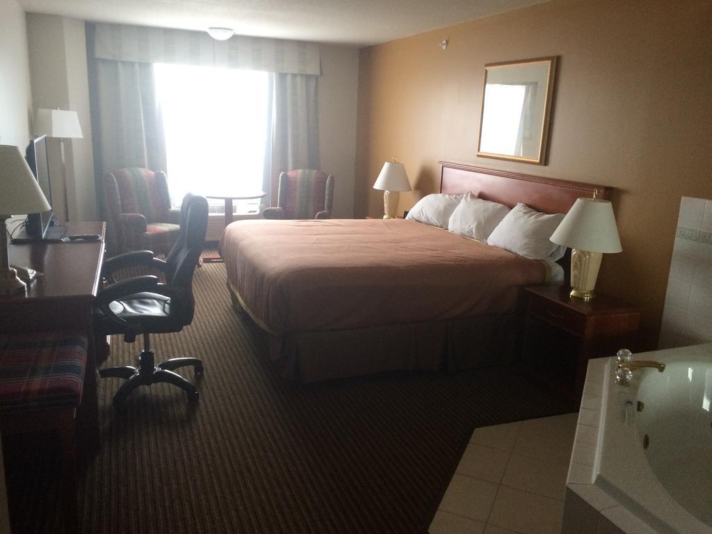Foxwood Inn And Suites Fox Creek Quarto foto