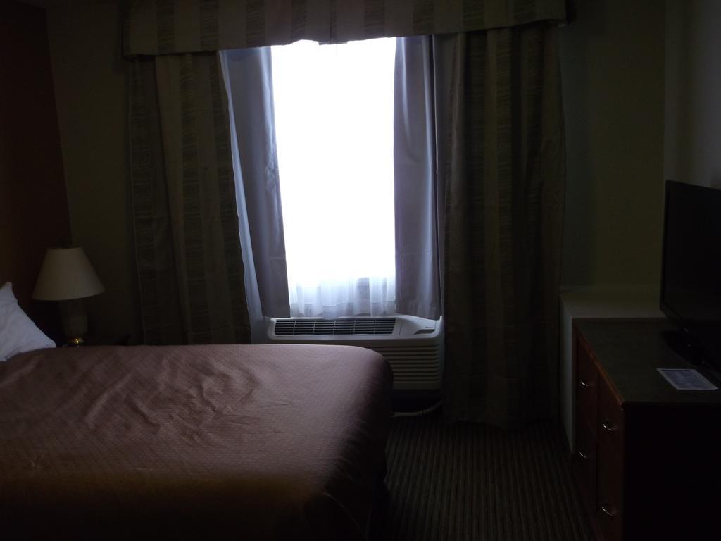 Foxwood Inn And Suites Fox Creek Quarto foto