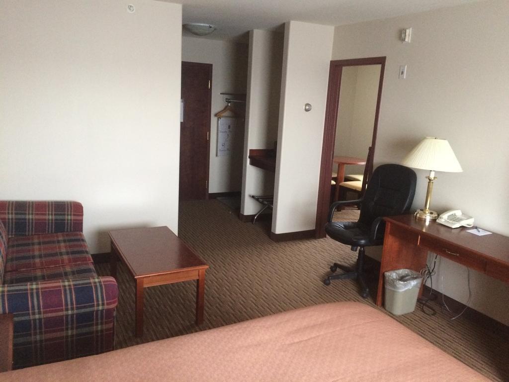 Foxwood Inn And Suites Fox Creek Quarto foto