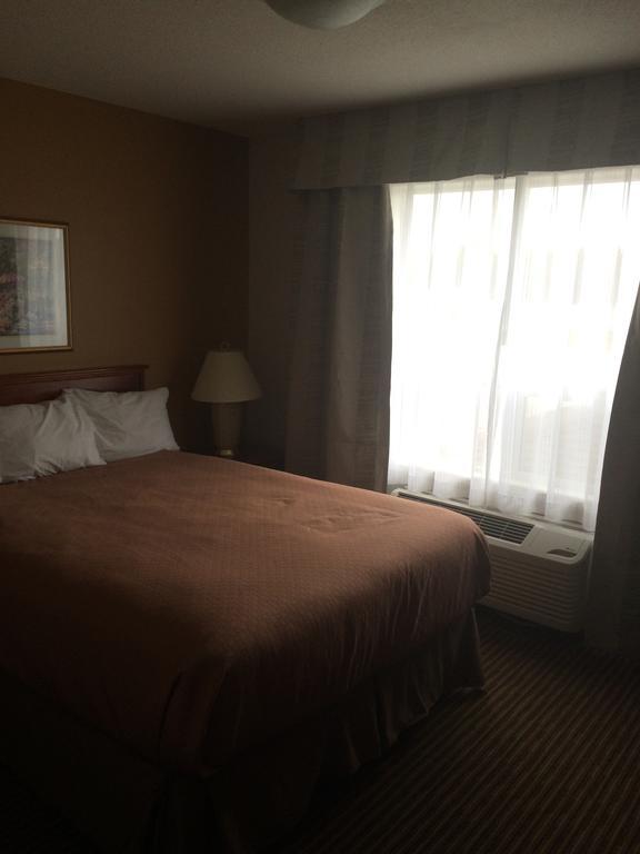 Foxwood Inn And Suites Fox Creek Quarto foto